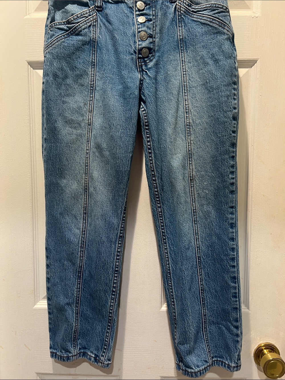 Women’s Straight-Leg Jeans in Medium Blue Wash - Picture 8 of 14